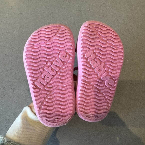 Native Charley Crayola Block Sandal in Awesome Pink size C6 - Picture 6 of 6